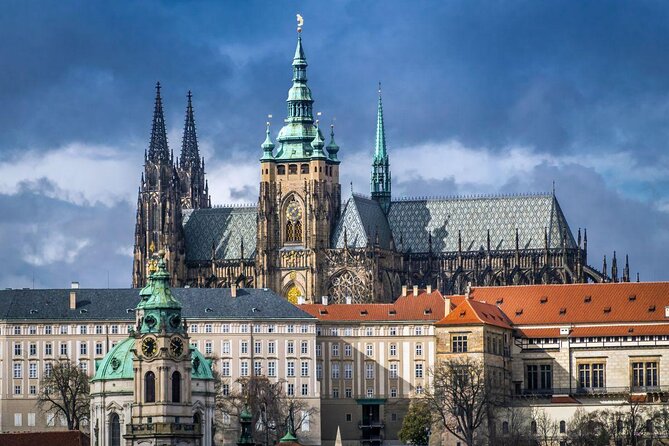 Prague Castle and Pubs Tour with Drinks Included - Key points at a glance