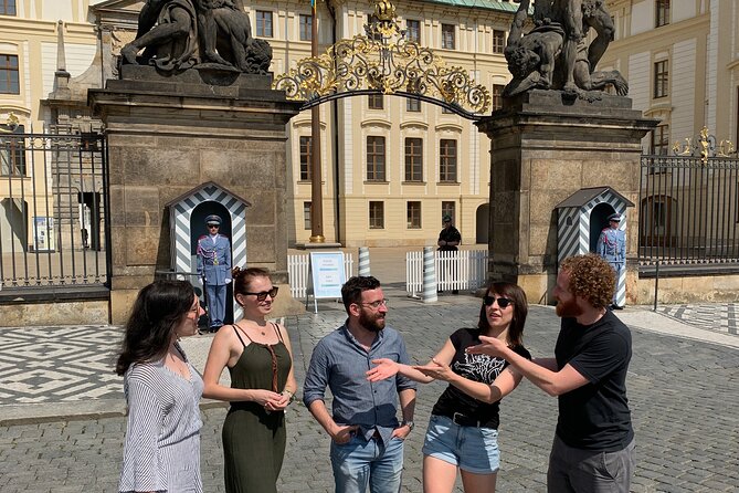 Prague Castle and Pubs Tour with Drinks Included - Seeing Prague Castle without entering