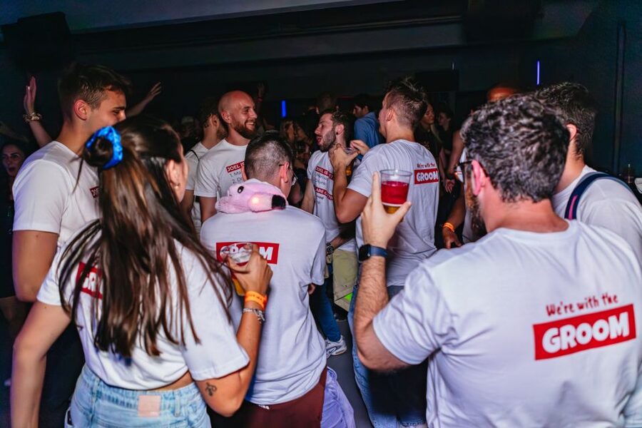 Prague: Pub Crawl with Unlimited Drinks & 5-floor Club Entry - Key points at a glance