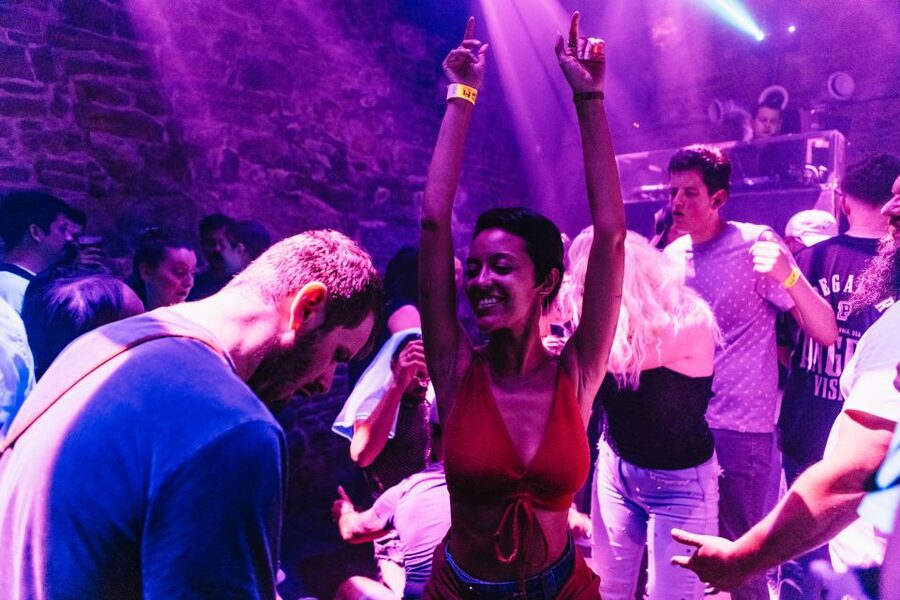 Prague: Pub Crawl with Unlimited Drinks & 5-floor Club Entry - The first bar: games, cocktails, and a fast start