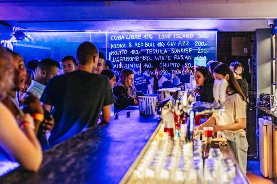 Prague: Pub Crawl with Unlimited Drinks & 5-floor Club Entry - How much value do you get for $40?
