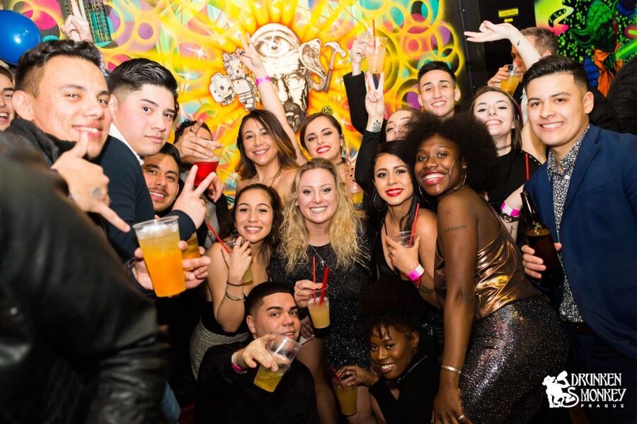Prague: Pub Crawl with Unlimited Drinks, Bars & Club Entry - The final club and free entry