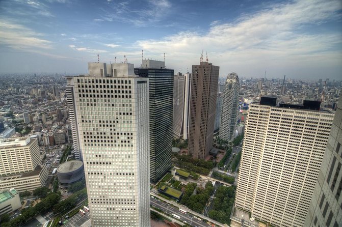 Private Shinjuku Nightlife Walking Tour & Golden-Gai Bar Crawl - Starting near Shinjuku Station at 7:15 pm