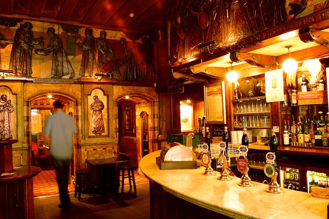 Private Tour of London's Historic Pubs - Starting at Blackfriars and moving toward Fleet Street