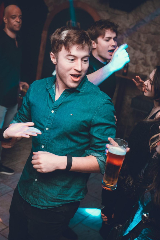Pub Crawl 1hr Unlimited Beer + Vodka then Clubs in Katowice - The first stop and the one-hour drinks window