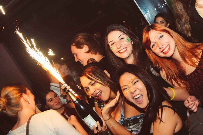 Pub Crawl Barcelona by EVOLVE The BEST night experience - Plaça Reial and the middle of the crawl