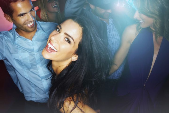Pub Crawl Cologne Including Admission Fee for Bars and Shots - The first bars: free entry and quick social energy
