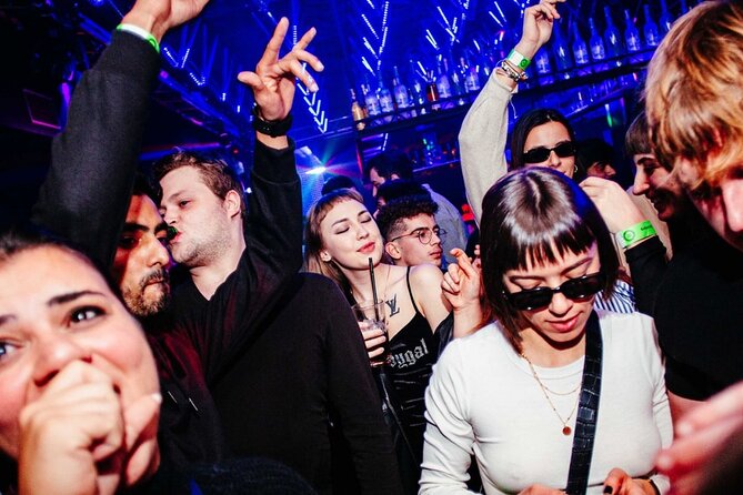 PUB CRAWL IN PRAGUE | Admission Ticket - Welcome shots and the club finish