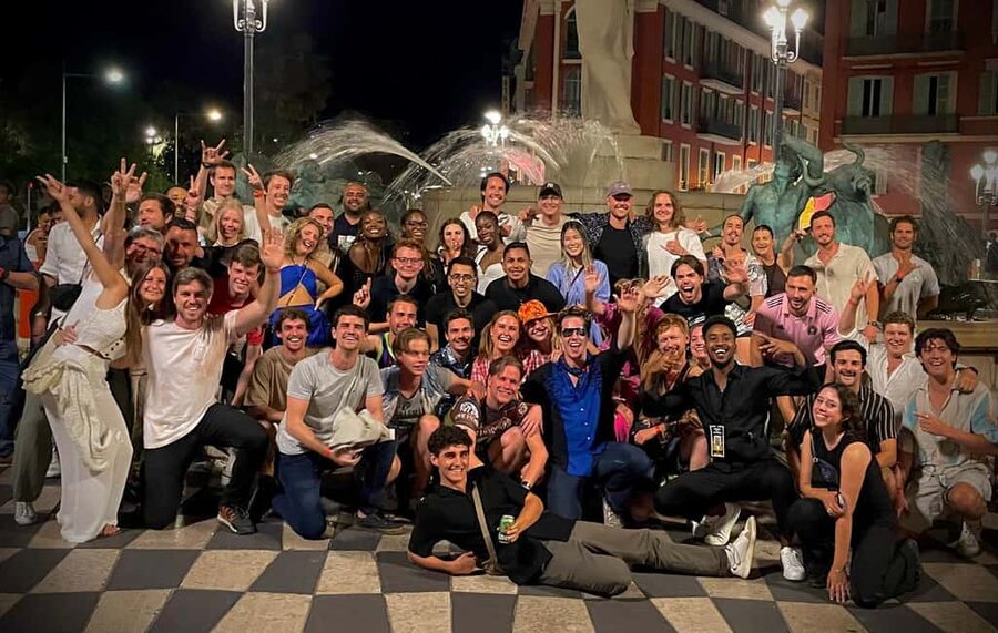 Pub Crawl Paris: Drink, Laugh, Meet the World - Key points at a glance