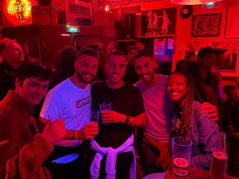 Pub Crawl Paris: Drink, Laugh, Meet the World - What the middle of the night feels like