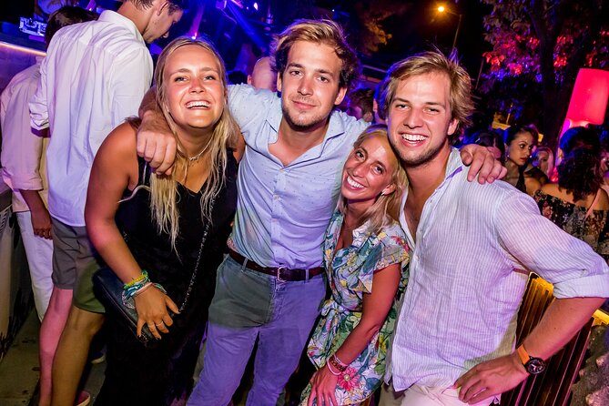 Pub Crawl + Party Night (3 Bars +VIP Entrance to a top Club ) - What happens at the three bar stops
