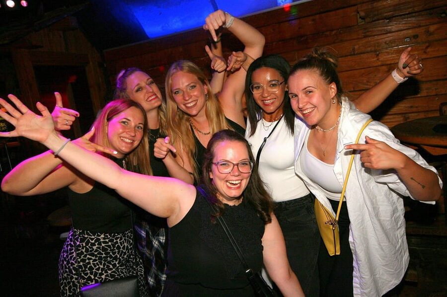 Pubcrawl Augsburg: Tour through best Bars and Clubs in Town - Second stop: cocktails and a change of pace