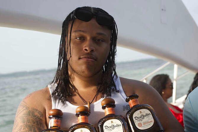 Punta Cana Booze Cruise, Snorkeling, Sand-Bar with Entertainment - How crowded will the boat feel?