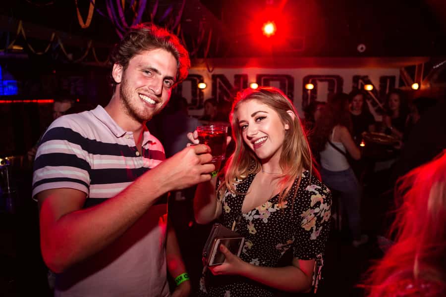 Queenstown: Bar Crawl with 5 Free Shots and Pizza - Practical advice for a smoother night
