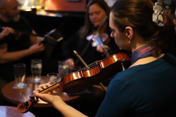 Real Dublin Traditional Music Pub Tour - First stop: the power of a full Dublin session