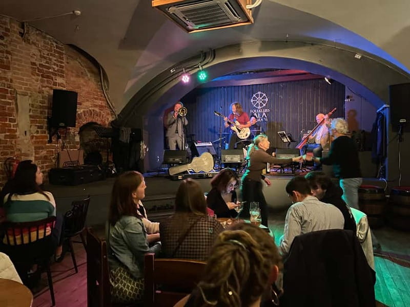 Riga Evening Adventure: Pub Crawl & Games Night - How the 3.5-hour timing works