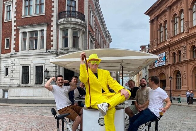 Riga Pub Crawl Nightlife Experience - What the guides add to the evening