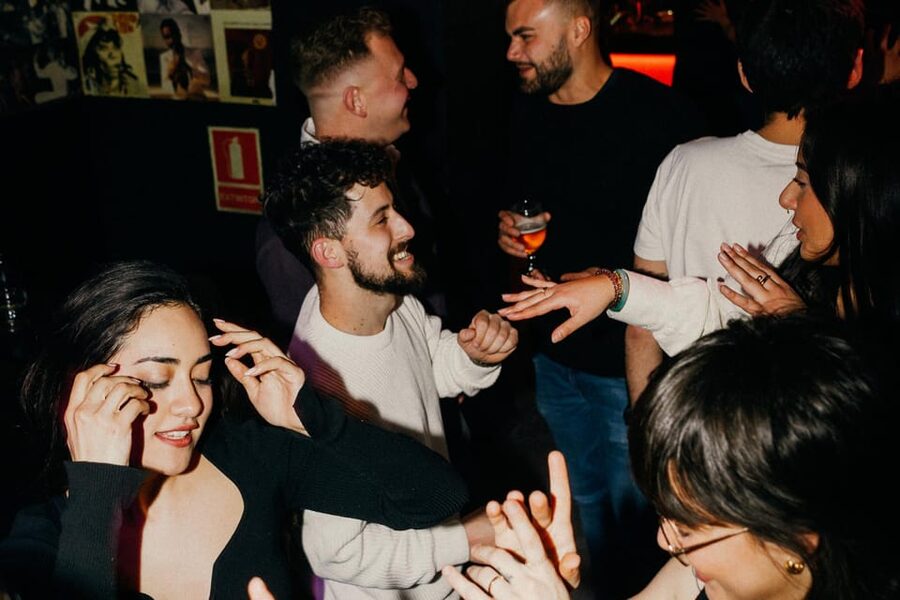 Rome: Forbidden History Walking Tour & Pub Crawl with Drinks - Italian drinks from spritz to sambuca