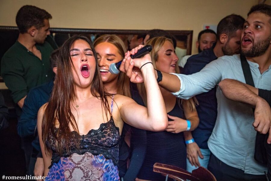 Rome: NYE Pub Crawl and Club - Starting at Highlander Pub at 8:30