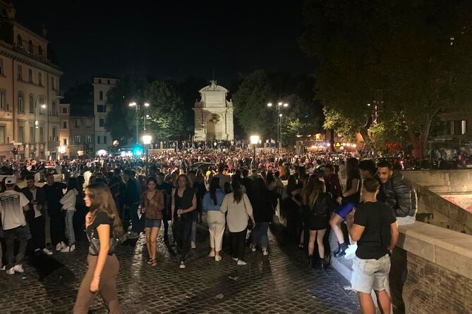 Rome Pub Crawl in the Old Town - Piazza Trilussa and the open-air club