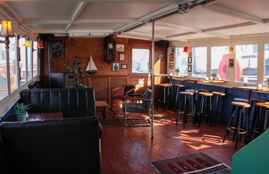 Rotterdam: Pub Cruise with Drinks and Bites - Rain or shine, with a choice of deck or cabin