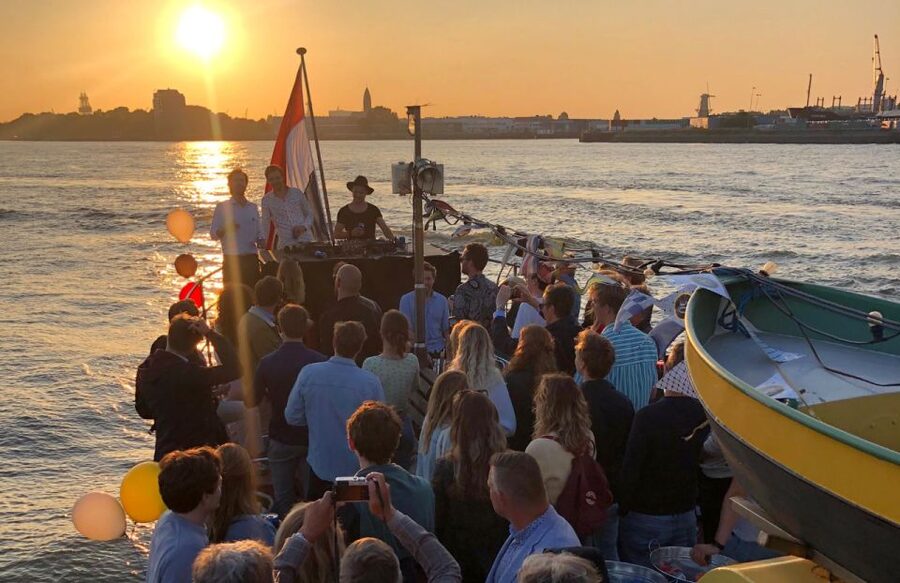 Rotterdam: Pub Cruise with Drinks and Bites - Who will enjoy this cruise most