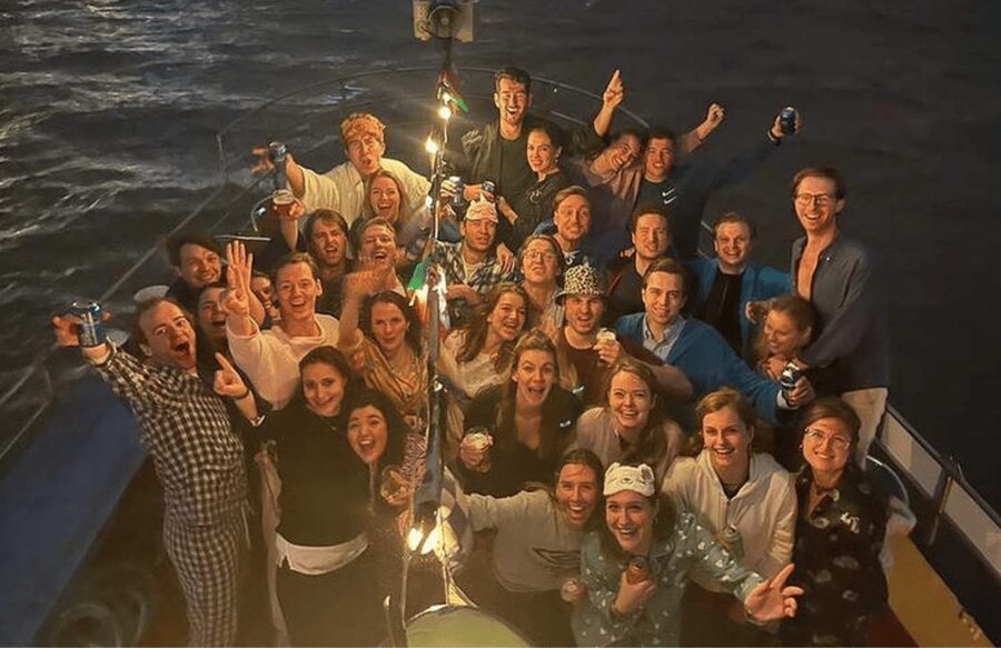 Rotterdam: Pub Cruise with Drinks and Bites - The meeting point deserves extra care