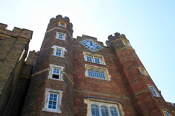 Royal Historic Pubs Walking Guided Tour in London - From Piccadilly Circus into St James’s