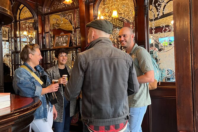 Royal Historic Pubs Walking Guided Tour in London - A social afternoon for drinkers and non-drinkers