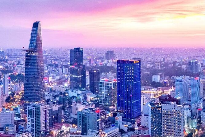 Saigon After Dark With Seafood, Beer & Live Music Bar - Why a scooter is the right way to see Saigon at night