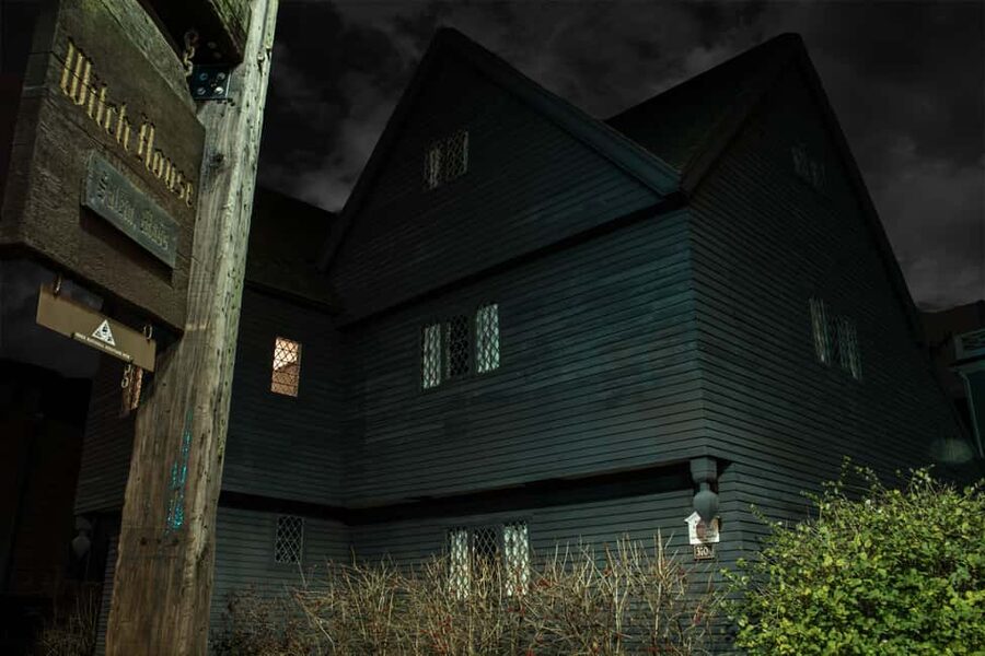 Salem: Boos and Brews Haunted Pub Crawl - Salem after dark, with a drink in hand