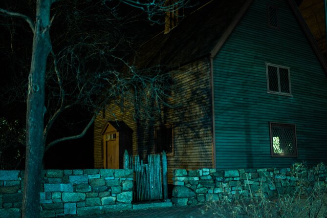 Salem Booze and Brews Haunted Pub Crawl by US Ghost Adventures - Why this Salem crawl works better than a standard ghost walk