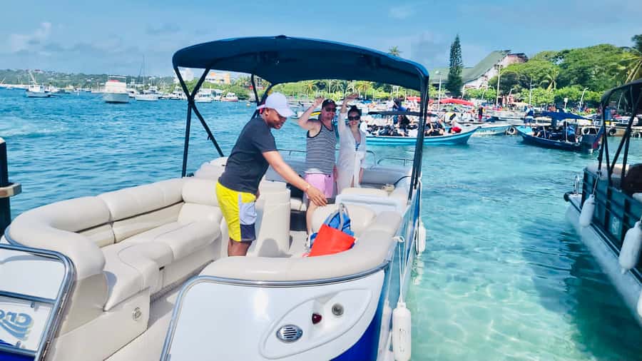 San Andres: Private Boat Trip with Tiki Bar & Rose Cay Stops - Key points at a glance