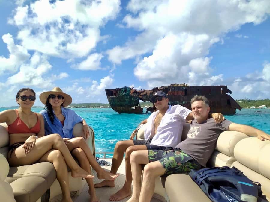 San Andres: Private Boat Trip with Tiki Bar & Rose Cay Stops - Rose Cay and Haynes Cay for water views and wildlife