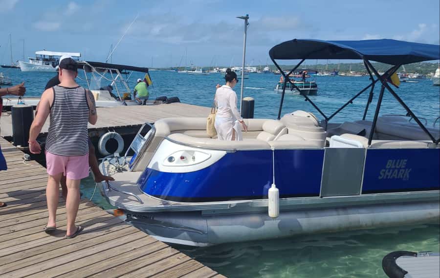 San Andres: Private Boat Trip with Tiki Bar & Rose Cay Stops - Mangroves first, with birds and fish close by