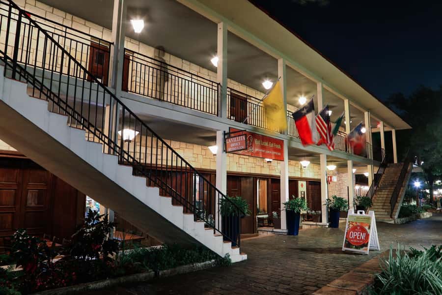 San Antonio: Spirits & Spirits Haunted Pub Crawl - The Emily Morgan Hotel and its uneasy reputation