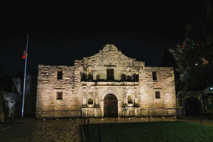 San Antonio: Spirits & Spirits Haunted Pub Crawl - Menger Hotel stories with a classic San Antonio backdrop