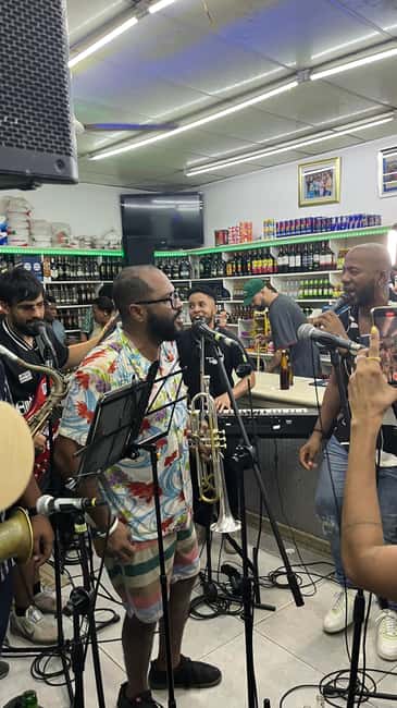 Santo Domingo: Nightlife, Rhythm, Culture Tour with Locals - Dominican music, from guitar to dance floor