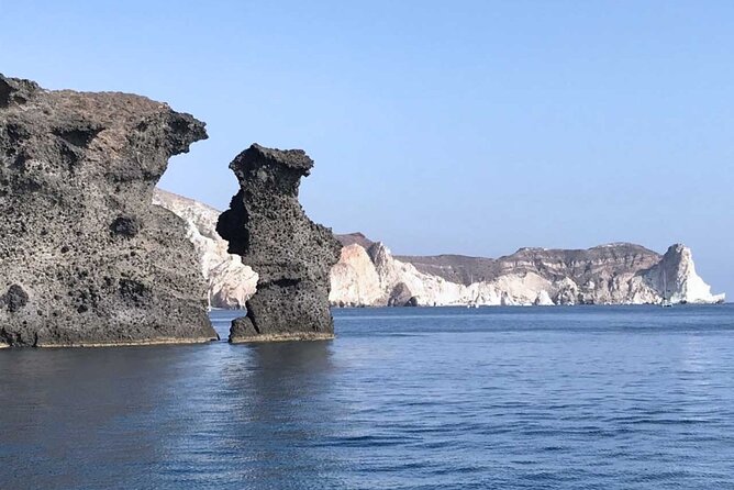Santorini Catamaran Cruise with Greek Meal, Open-Bar and Sunset - The onboard meal is a real part of the trip