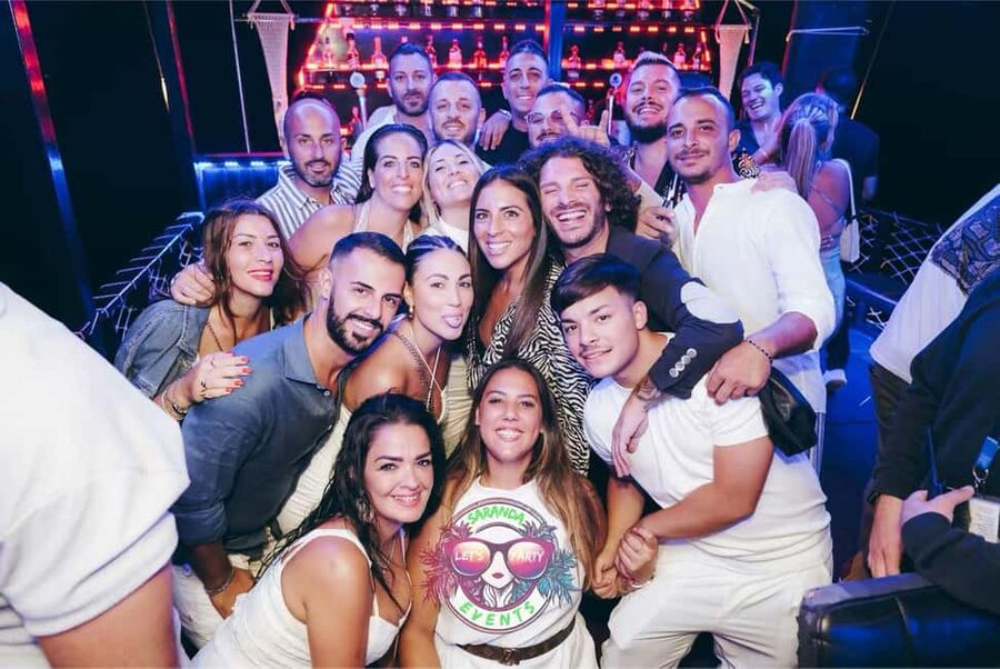 Sarande: Pub Crawl & Boat Party, 6 Shots, 1 Beer Club Entry - Key points at a glance