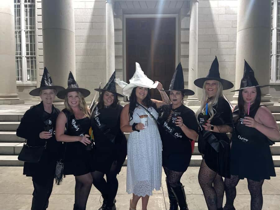Savannah: Bad Kitty Pub Crawl, Spooky Naughty Ghosts - Cemeteries, Spanish moss, and the haunted atmosphere