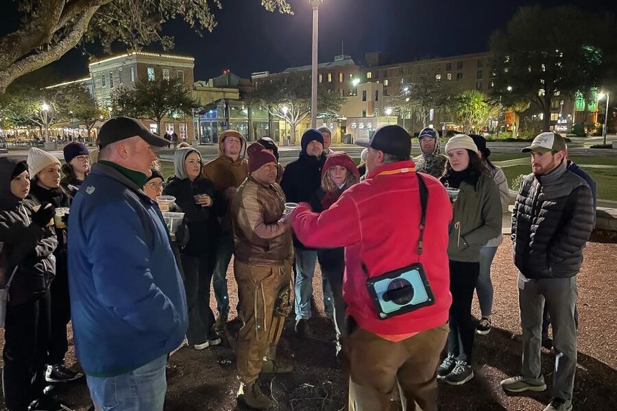 Savannah: Historical Pub Crawl Tour with Drinks Included - Ending at Chippewa Square