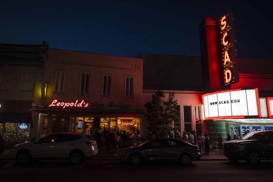 Savannah: Midnight in the Garden Walking Tour and Pub Crawl - Who will enjoy this Savannah tour most?