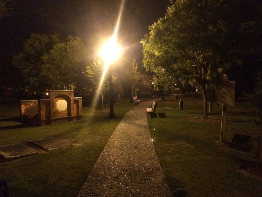 Savannah: Pub Crawl and Ghost Tour - Walking through Savannah after dark
