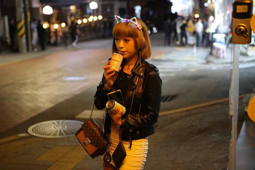 Seoul: LGBTQ+ Pub Crawl and Drag Show with Local Drag Queen - Who will enjoy this most