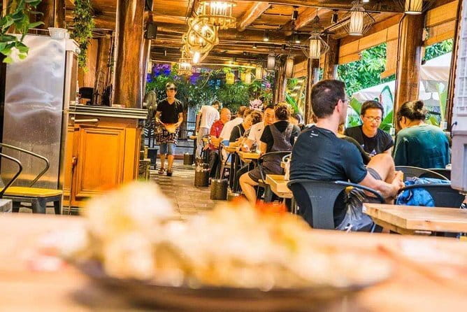 Shanghai bar hopping tour in the former french concession - Stop one: settling into the first bar