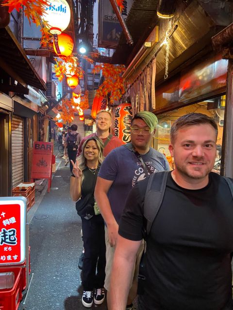 Shinjuku: bar hopping night tour at Japanese Izakaya - Karaoke and conversation with Shingo