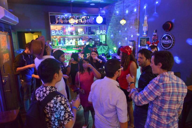 Singapore Pub Crawl - Party like a Local - What $39 really buys you