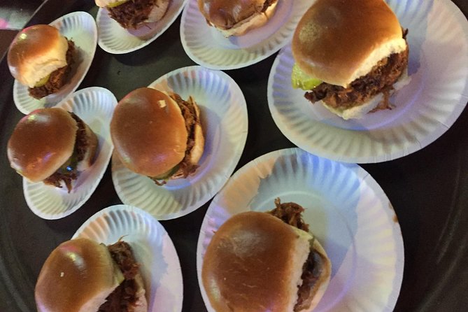 Southern Flavors Food, Pub Crawl, and History Walking Tour - Johnson Square and the Start at Noon