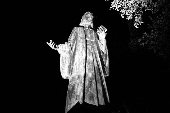 Spanish Moss Haunted Savannah Pub Crawl - East Bay Inn introduces Charlie